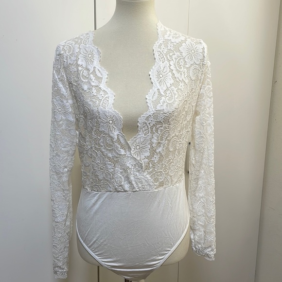 Tops - New‎ without tags lacy bodysuit size XL white